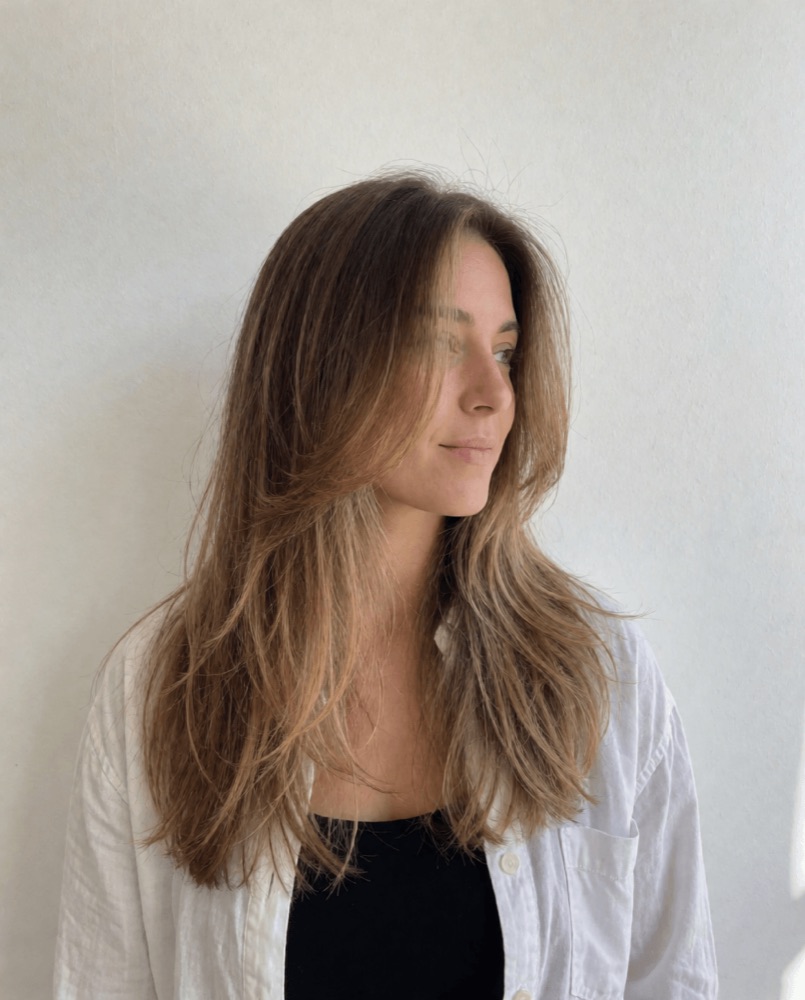 Lange blonde Haare mit weich eingearbeiteten Stufen